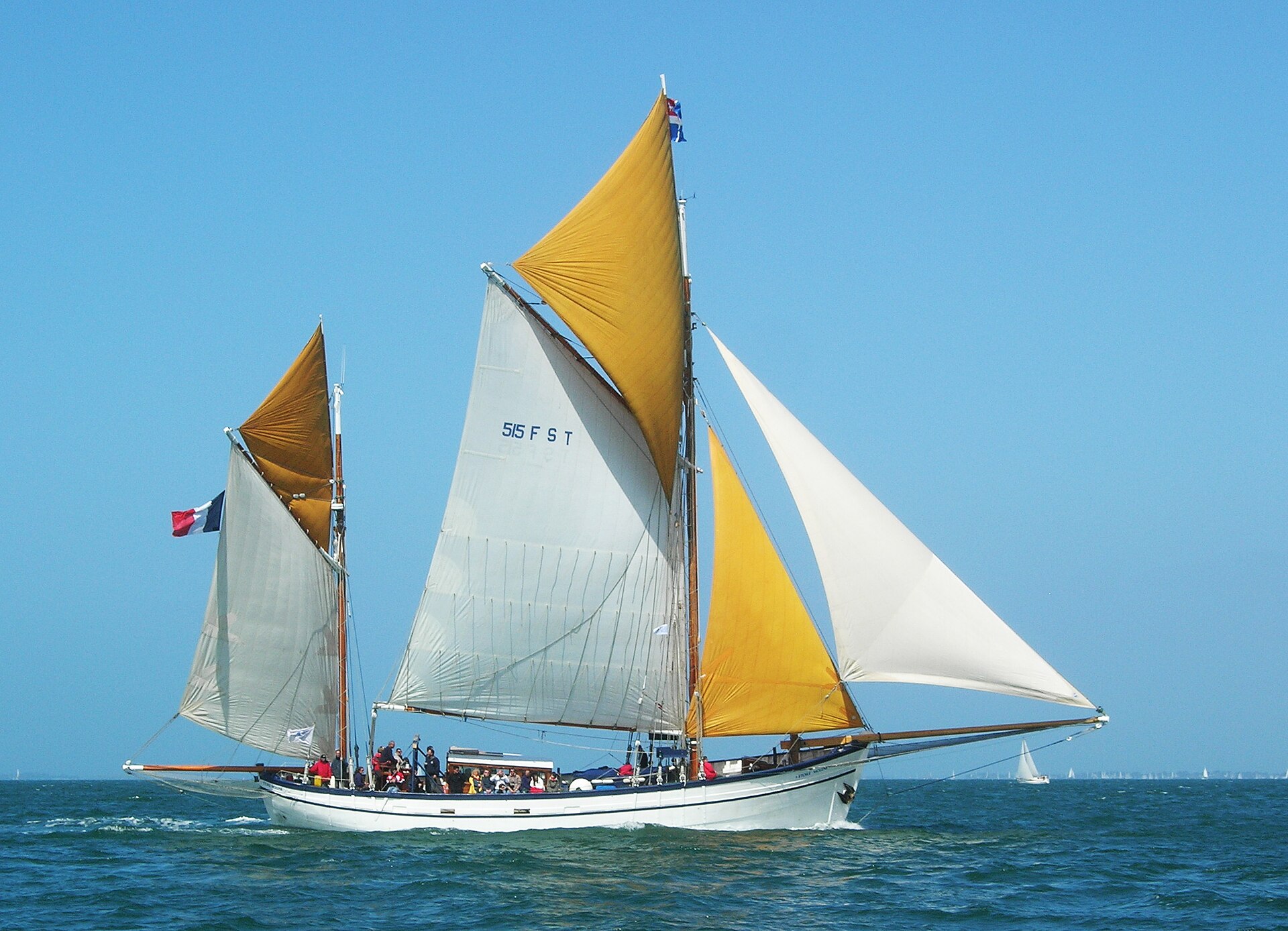 Étoile Molène sous voiles, vue de profil